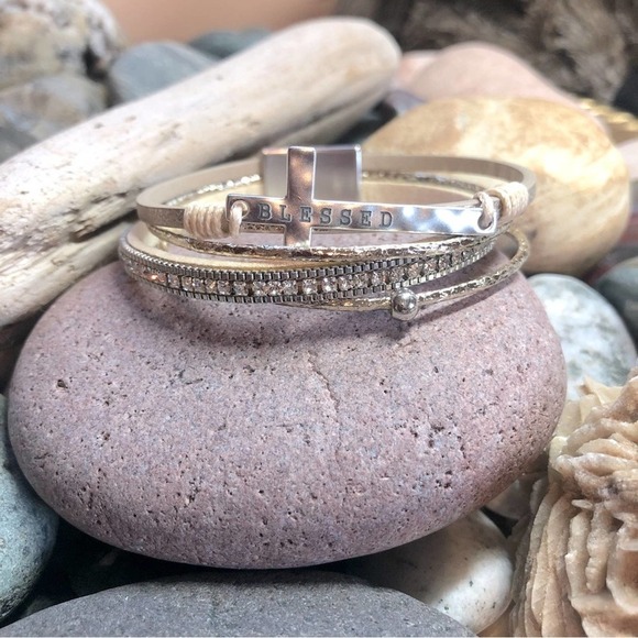 SILVER cross, diamond crystals, vegan leather banded bracelet, magnetic closure - Picture 2 of 5